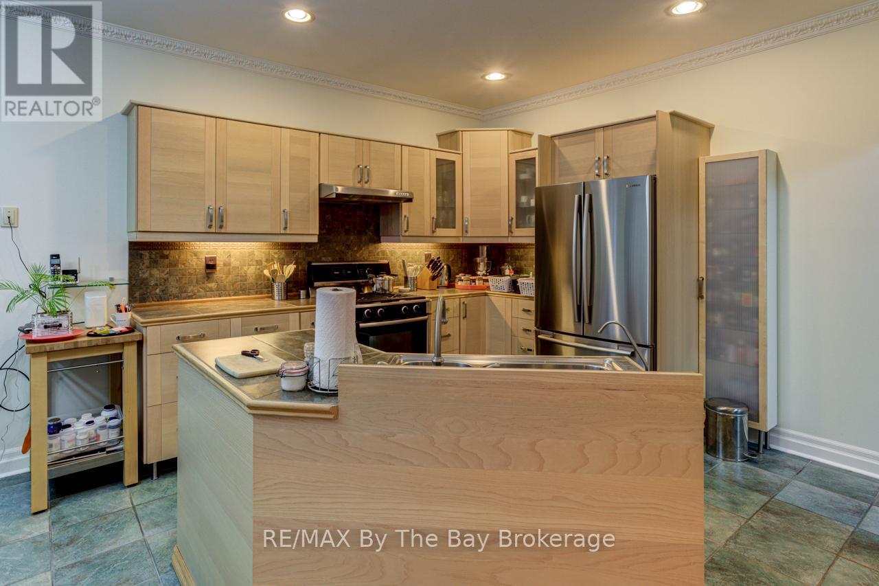 Photo 12 of 28 Bridlewood Crescent, Wasaga Beach ON
