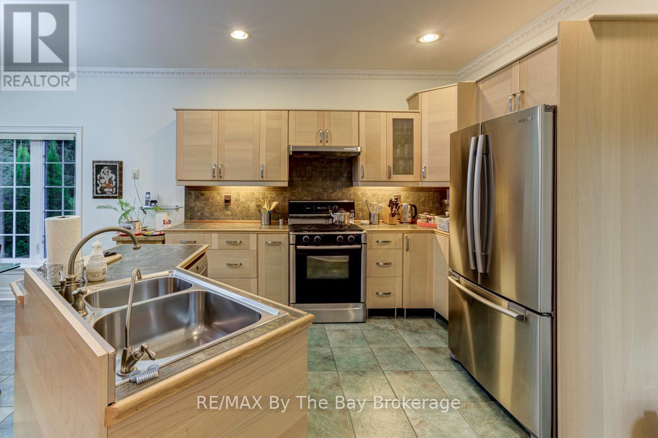 Photo 13 of 28 Bridlewood Crescent, Wasaga Beach ON