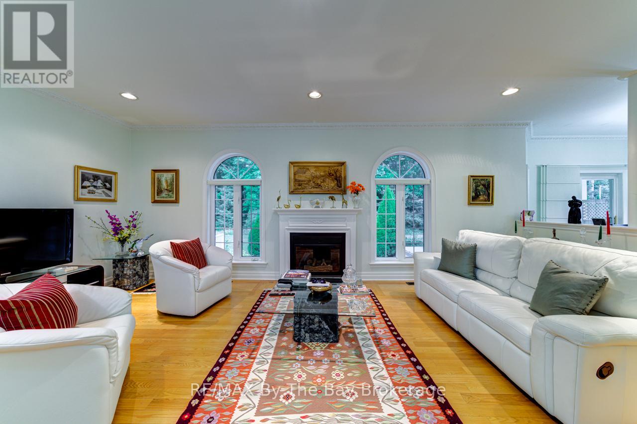 Photo 4 of 28 Bridlewood Crescent, Wasaga Beach ON