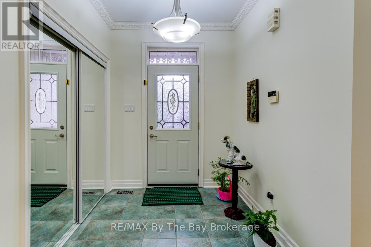 Photo 6 of 28 Bridlewood Crescent, Wasaga Beach ON