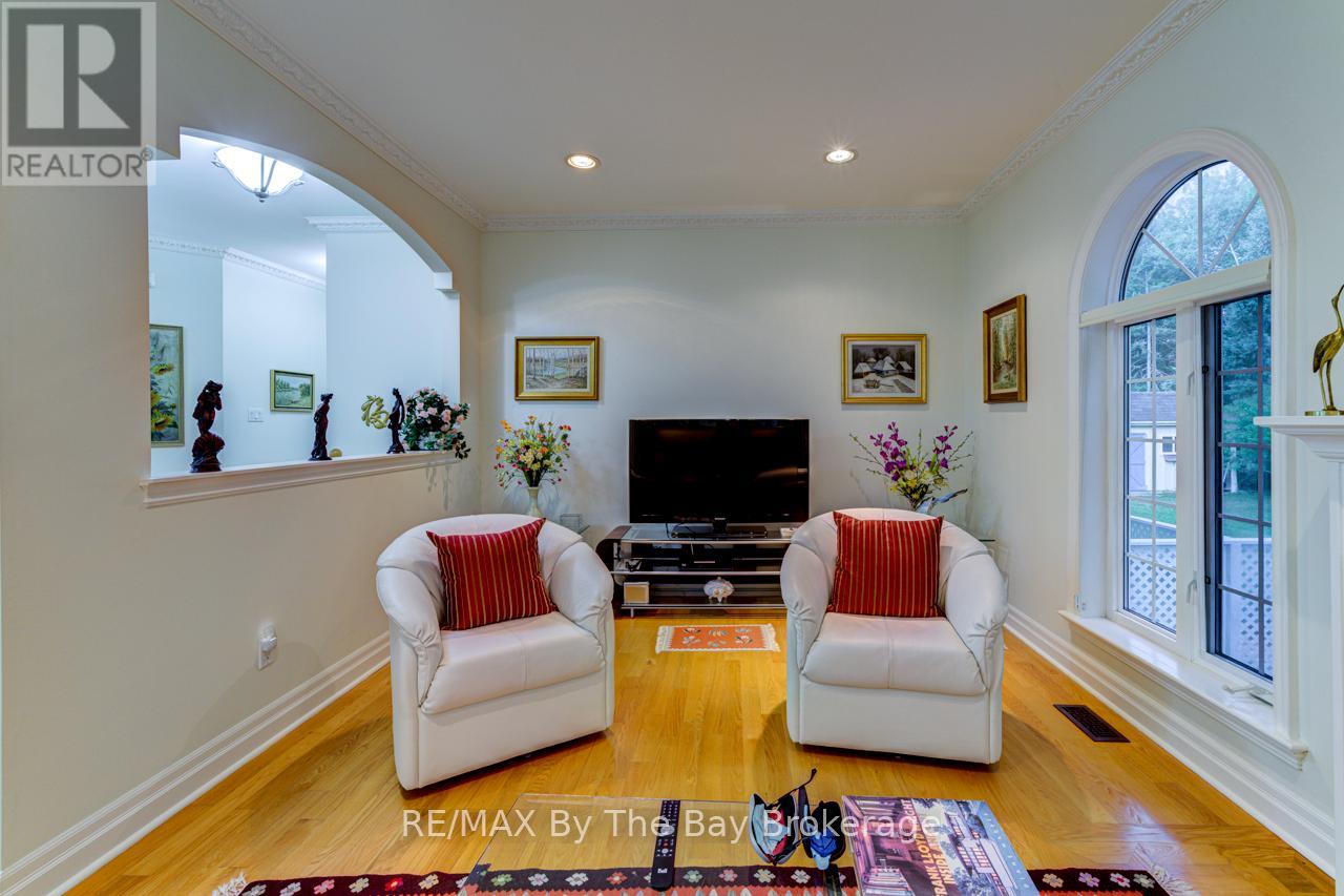 Photo 9 of 28 Bridlewood Crescent, Wasaga Beach ON