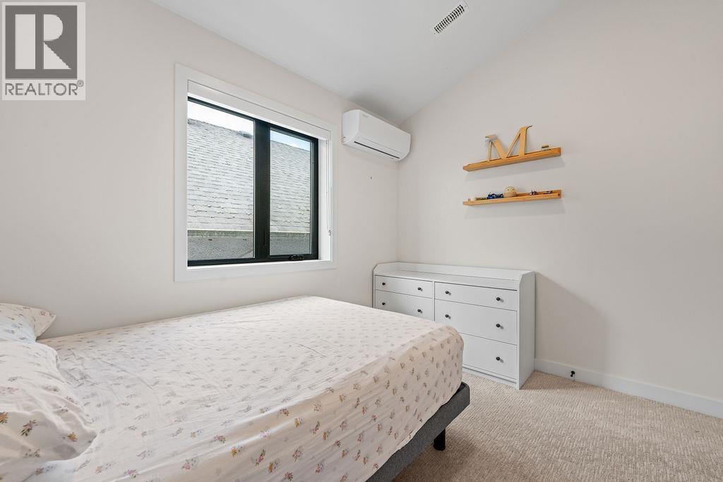 Photo 16 of 2476 E Pender Street, Vancouver BC