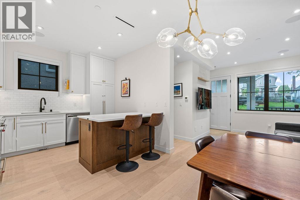 Photo 8 of 2476 E Pender Street, Vancouver BC