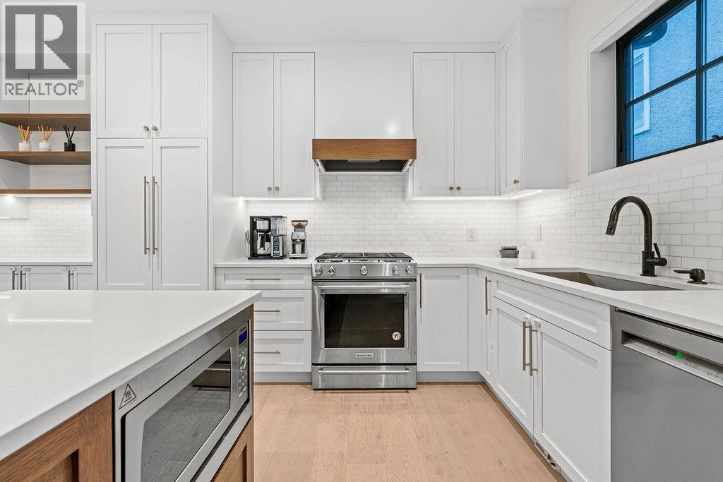 Photo 11 of 2476 E Pender Street, Vancouver BC