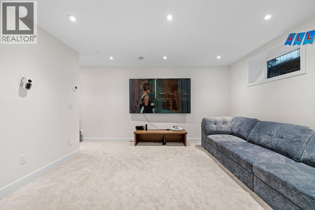 Photo 25 of 2476 E Pender Street, Vancouver BC