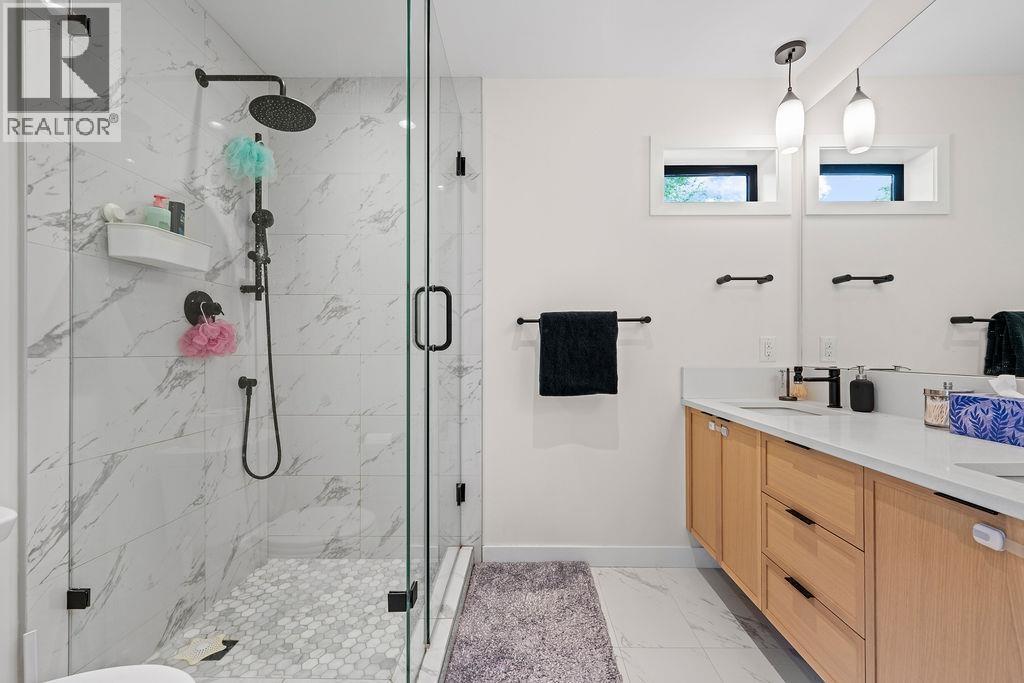 Photo 23 of 2476 E Pender Street, Vancouver BC