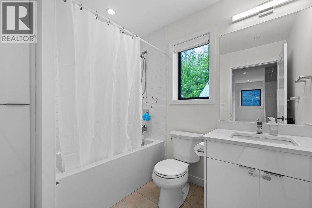 Photo 17 of 2476 E Pender Street, Vancouver BC