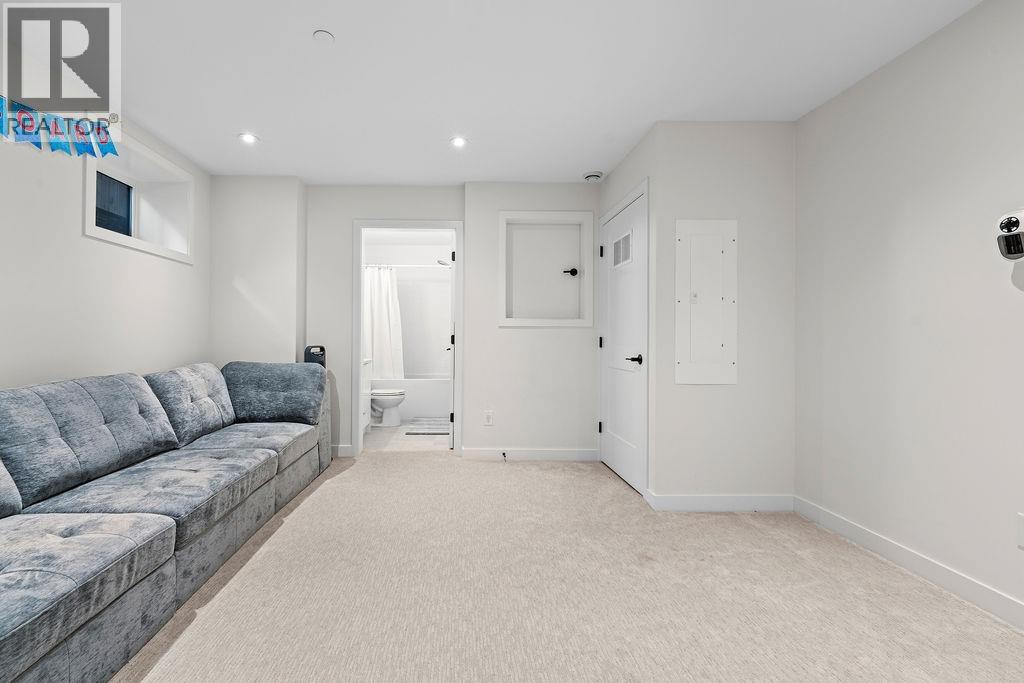 Photo 27 of 2476 E Pender Street, Vancouver BC