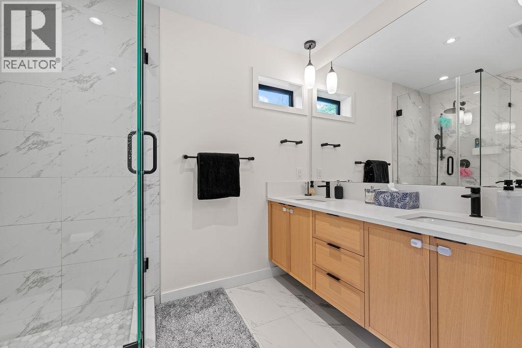 Photo 24 of 2476 E Pender Street, Vancouver BC
