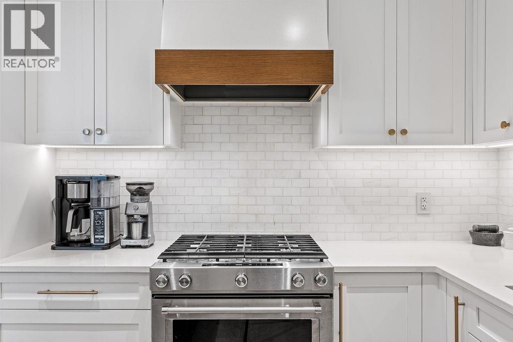 Photo 12 of 2476 E Pender Street, Vancouver BC