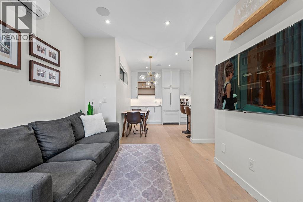Photo 3 of 2476 E Pender Street, Vancouver BC