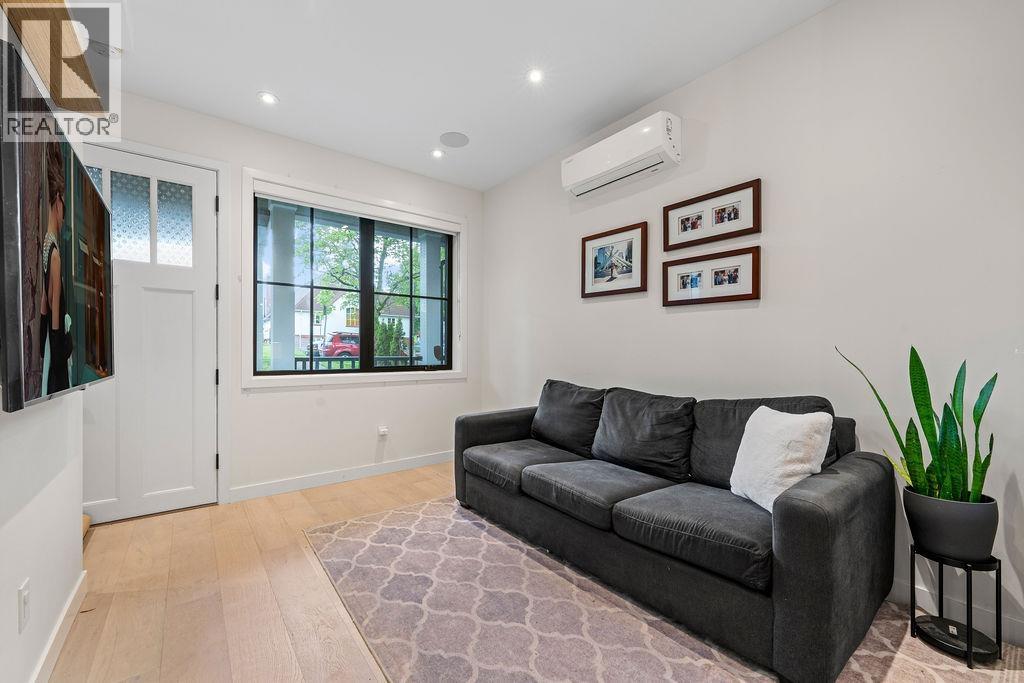 Photo 4 of 2476 E Pender Street, Vancouver BC