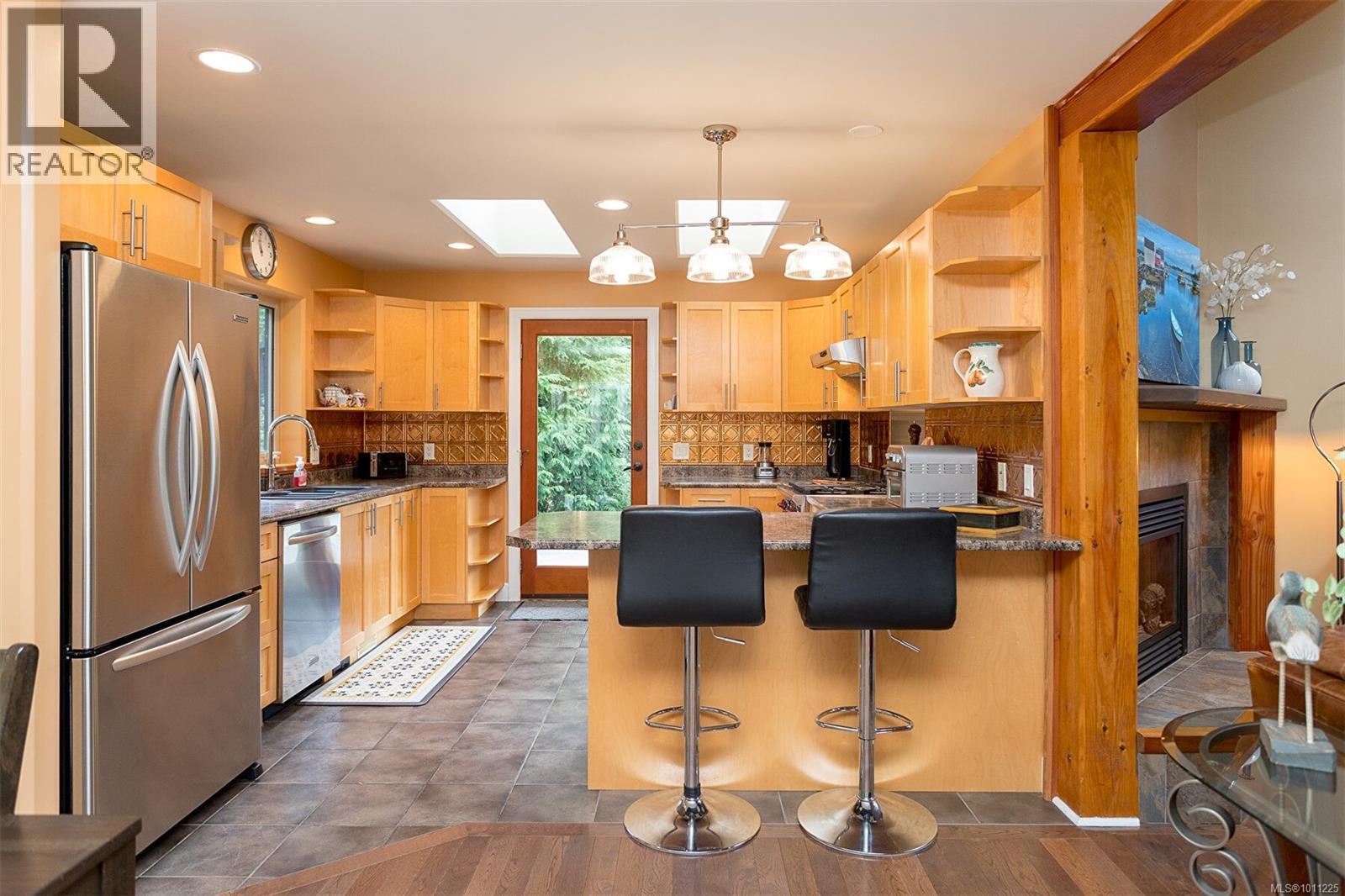 Photo 14 of 1633 Cole Rd, Sooke BC