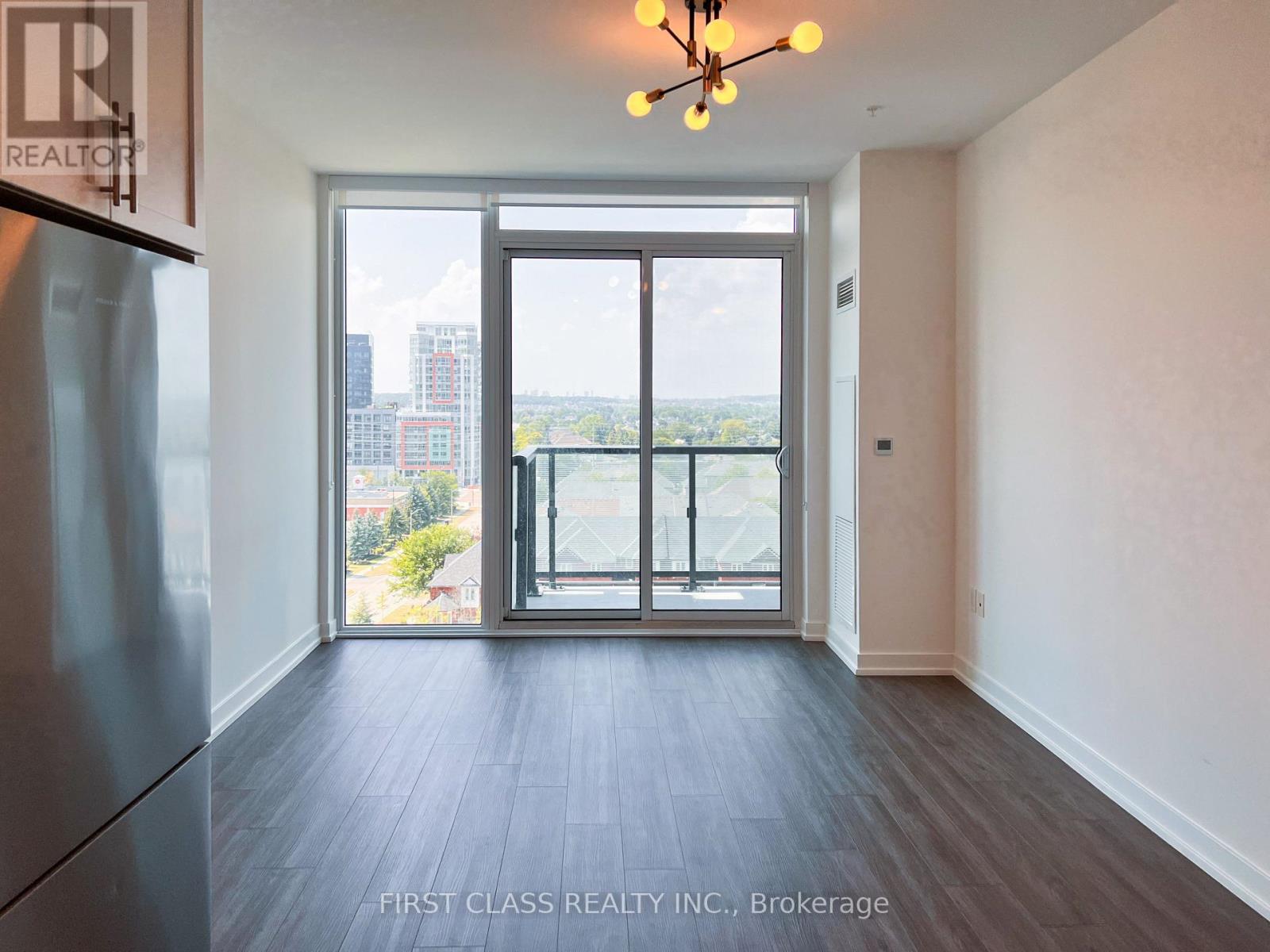 Photo 9 of 916 85 Oneida Crescent, Richmond Hill ON