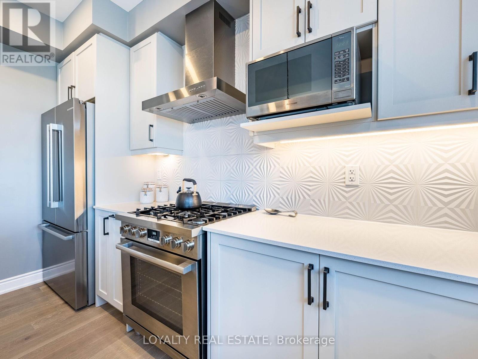 Photo 8 of 12 Wainwright Drive, Brampton ON