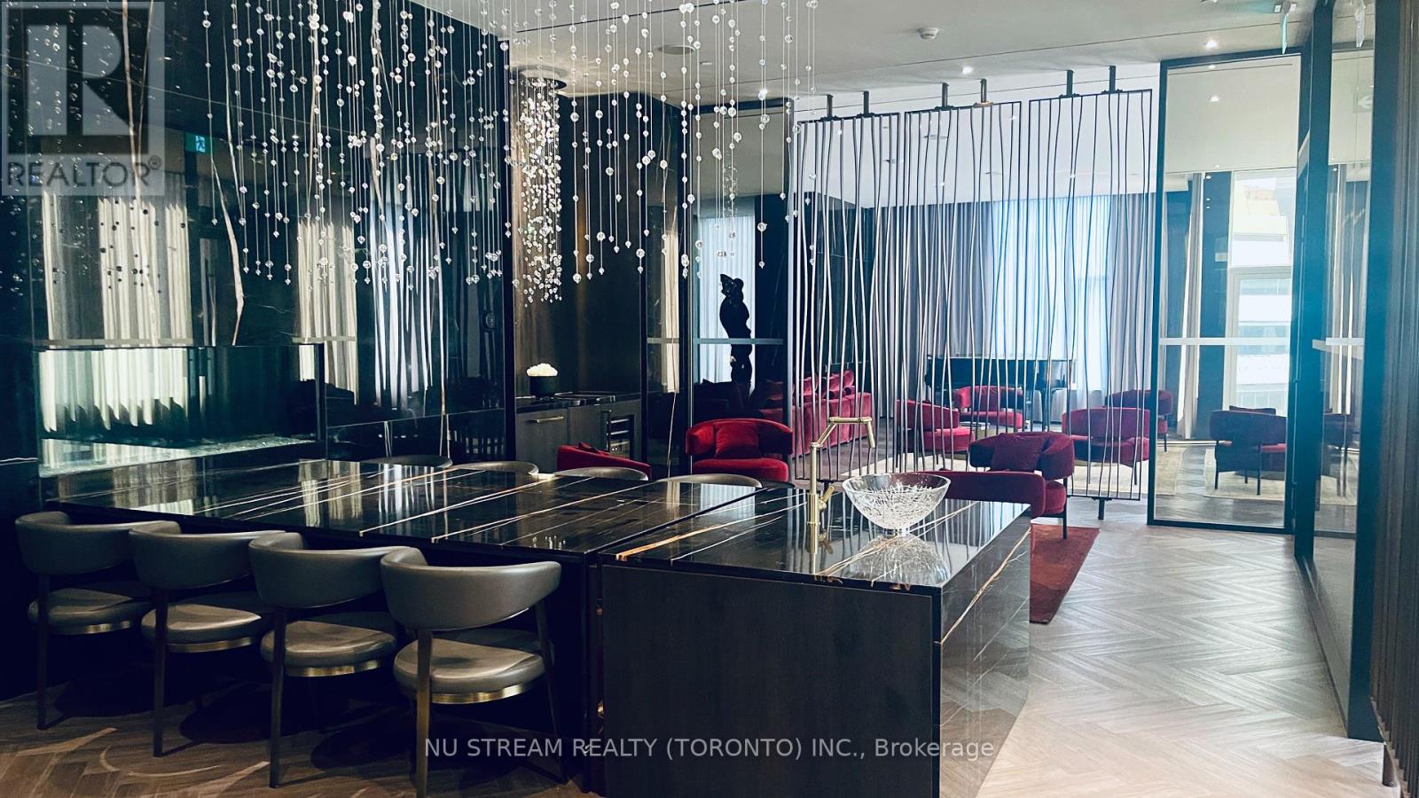 Photo 17 of 4809 11 Yorkville Avenue, Toronto ON