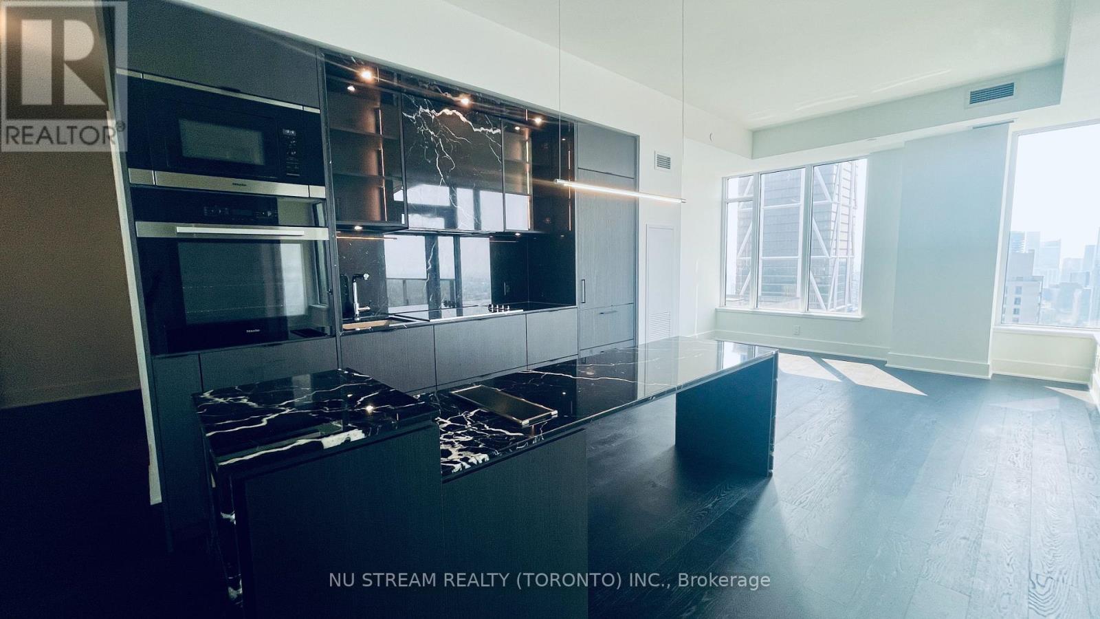 Photo 13 of 4809 11 Yorkville Avenue, Toronto ON