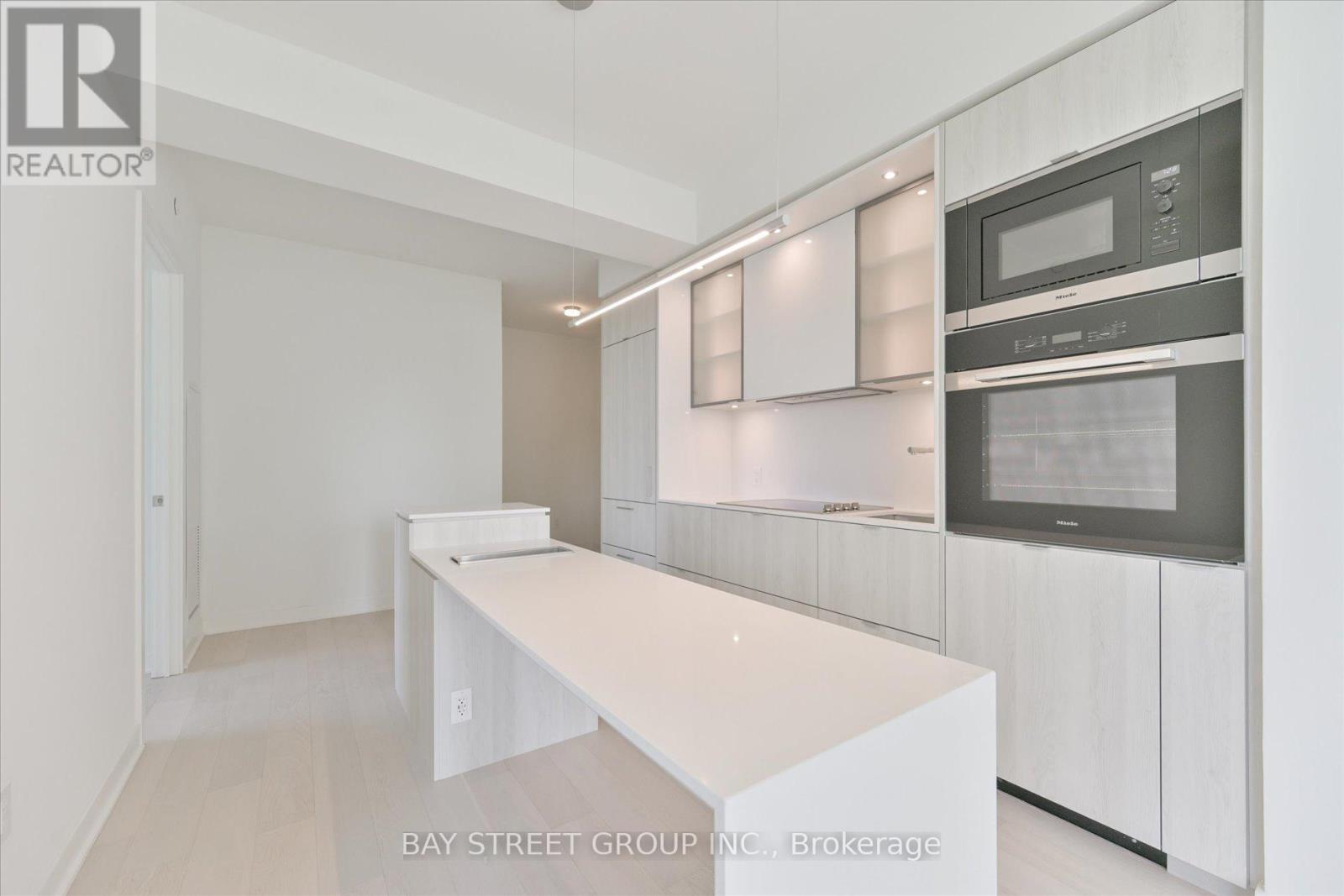Photo 18 of 1712 11 Yorkville Avenue, Toronto ON