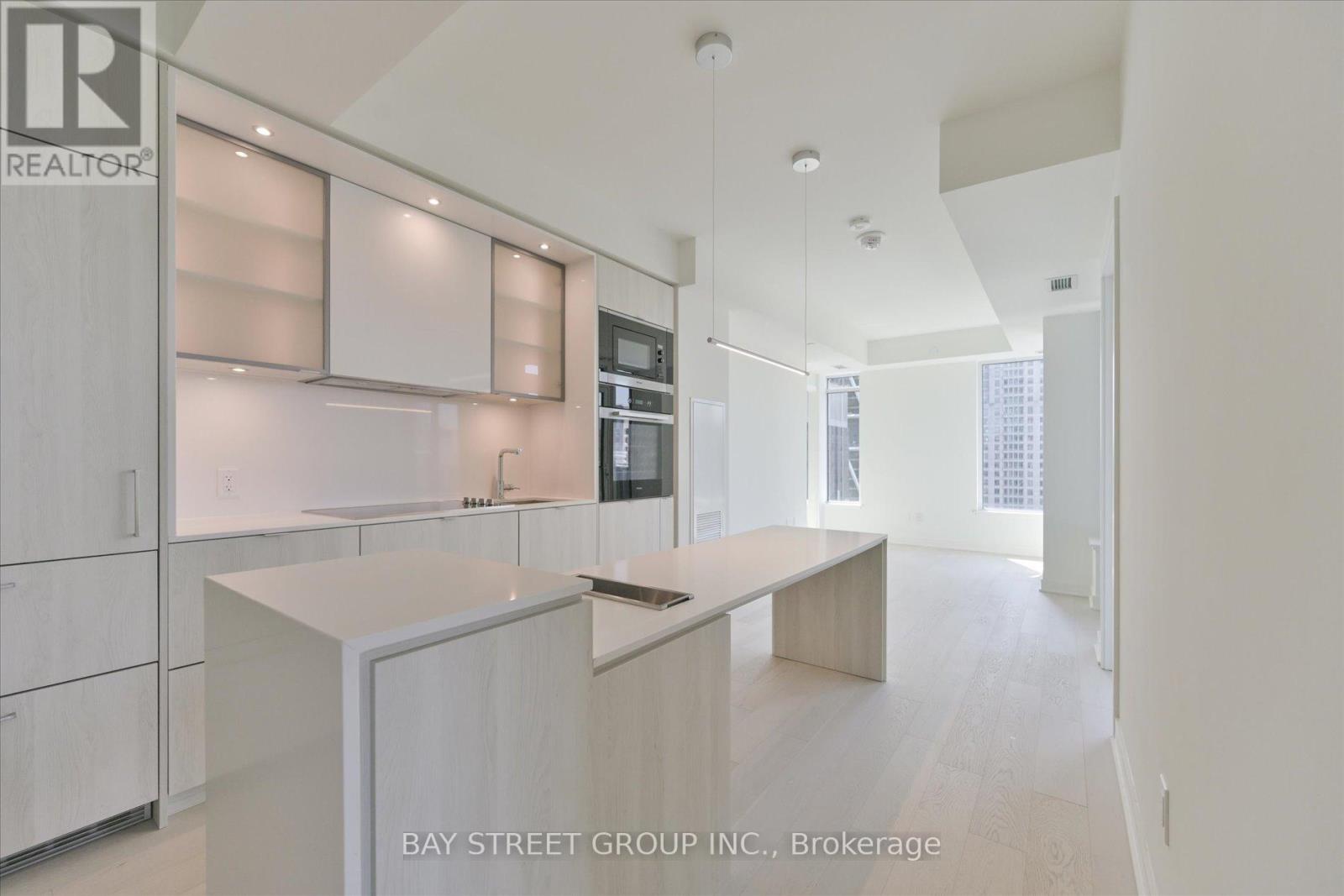 Photo 37 of 1712 11 Yorkville Avenue, Toronto ON