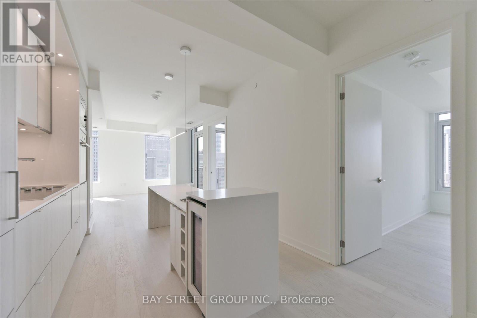 Photo 16 of 1712 11 Yorkville Avenue, Toronto ON