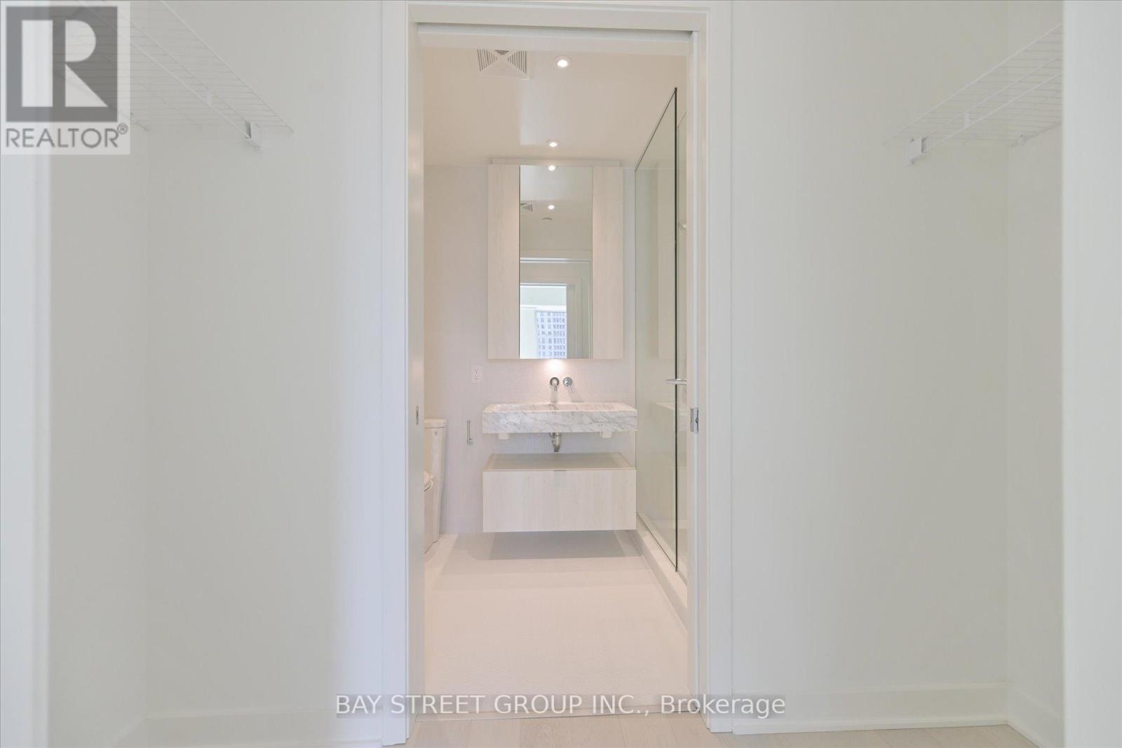 Photo 10 of 1712 11 Yorkville Avenue, Toronto ON