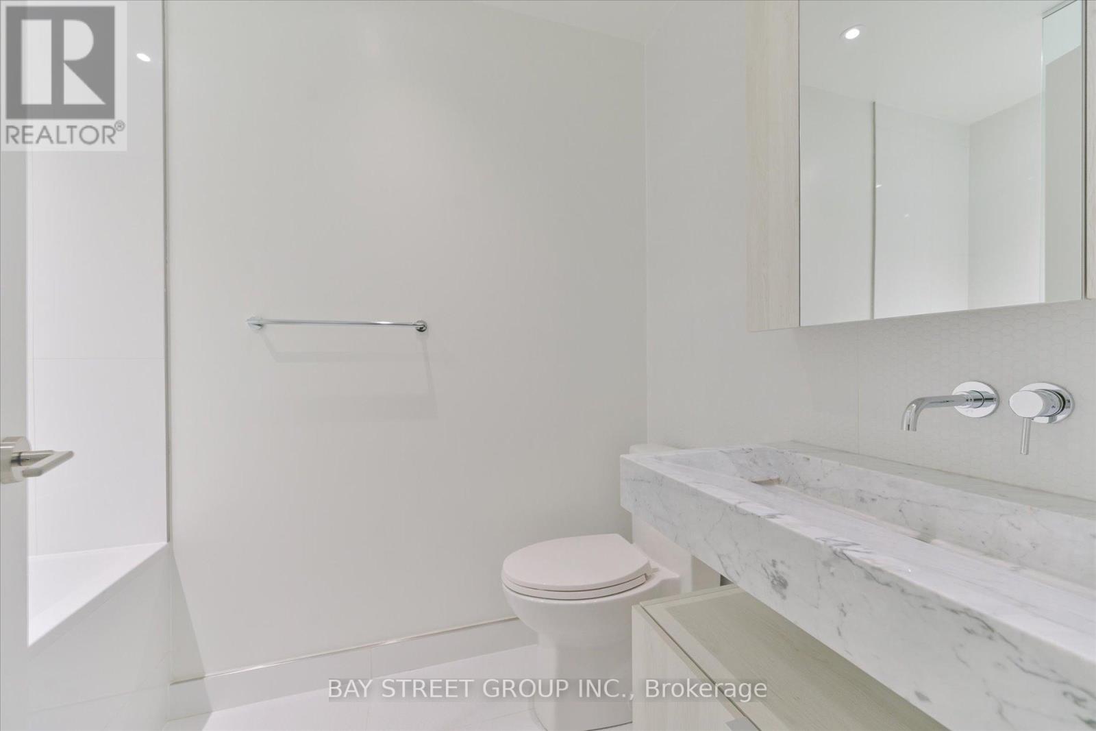 Photo 13 of 1712 11 Yorkville Avenue, Toronto ON