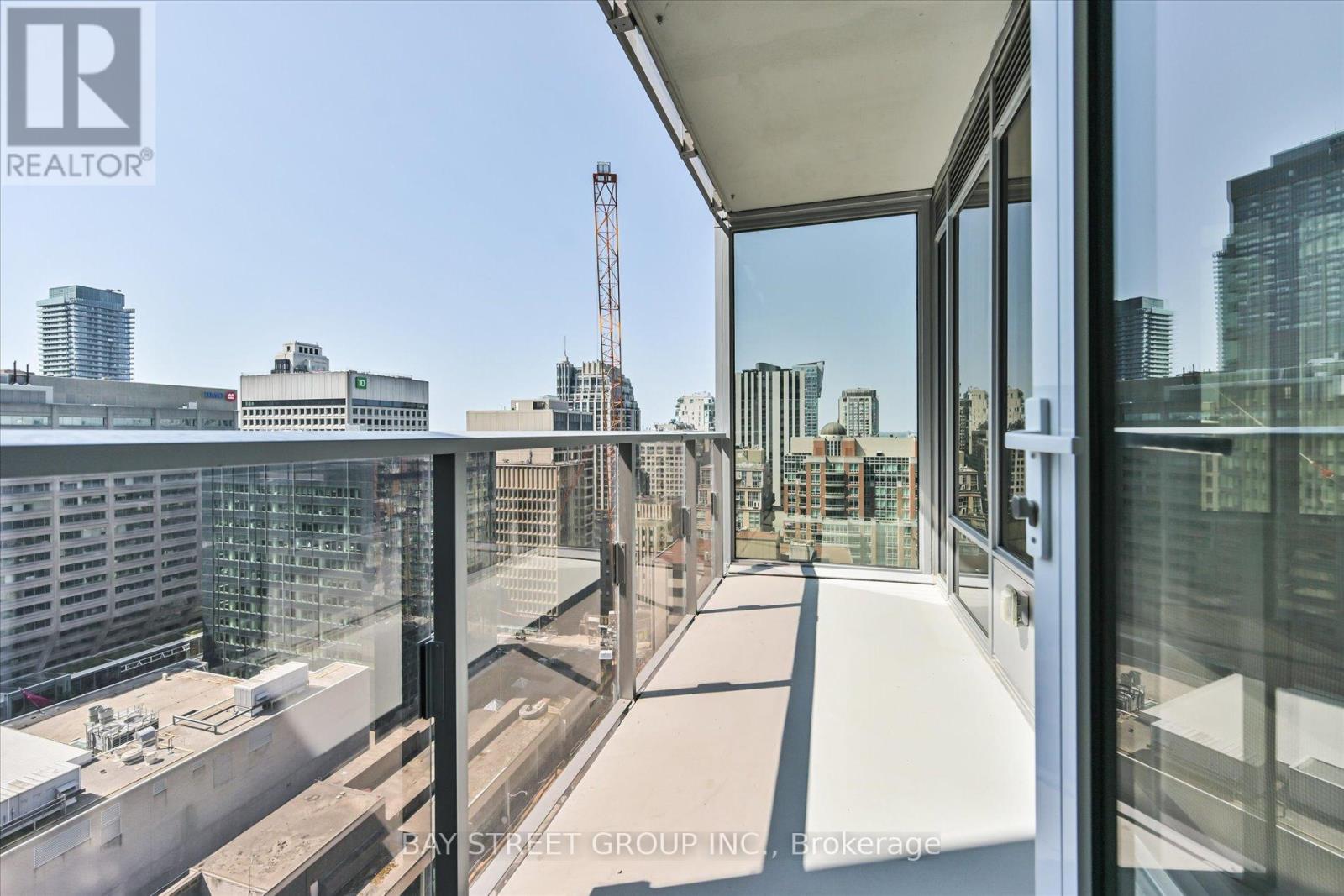 Photo 1 of 1712 11 Yorkville Avenue, Toronto ON