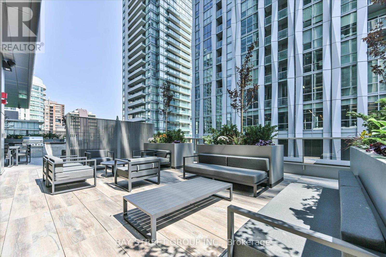 Photo 15 of 1712 11 Yorkville Avenue, Toronto ON