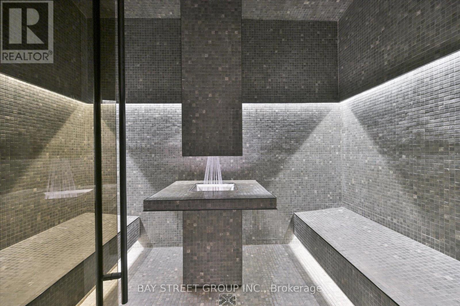 Photo 12 of 1712 11 Yorkville Avenue, Toronto ON