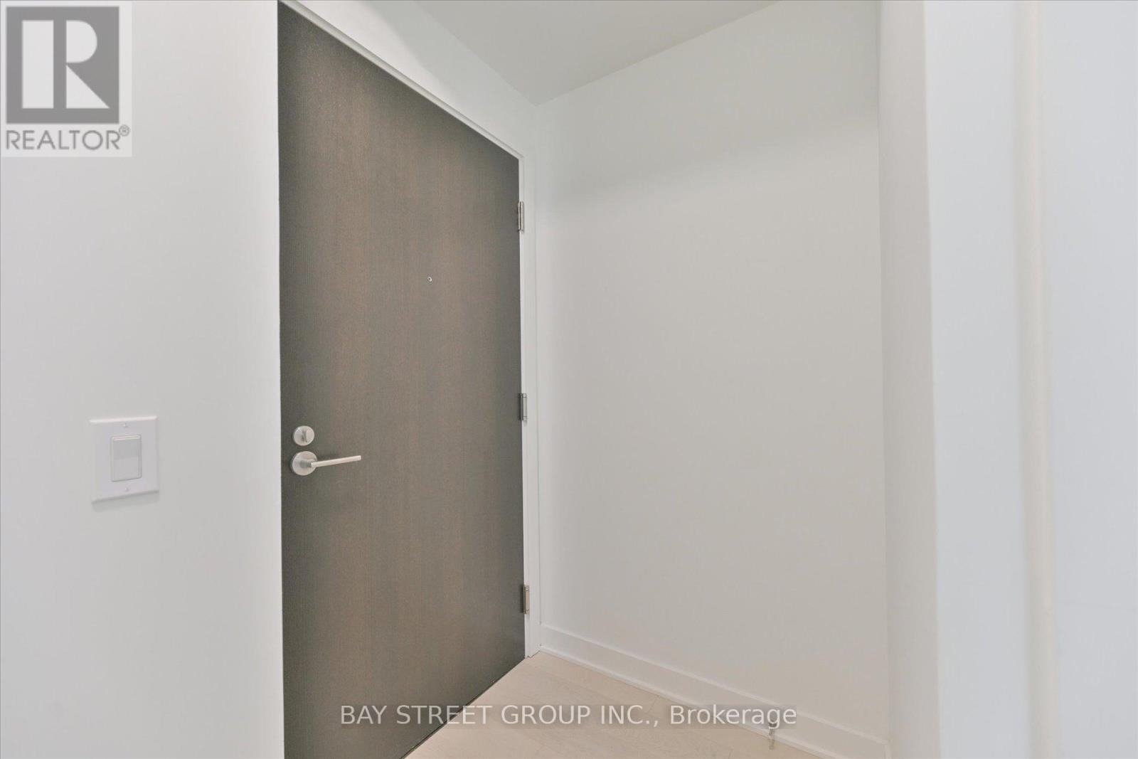 Photo 3 of 1712 11 Yorkville Avenue, Toronto ON