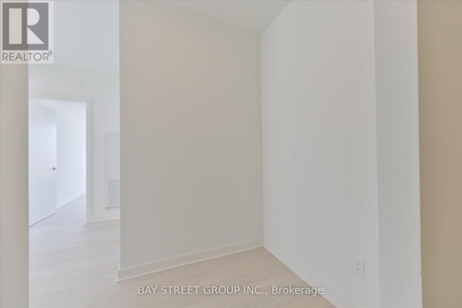 Photo 39 of 1712 11 Yorkville Avenue, Toronto ON