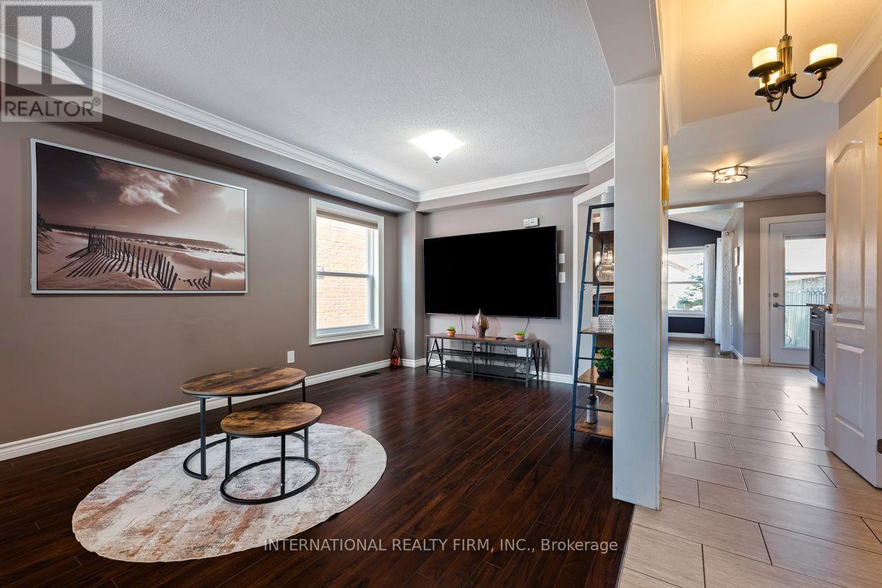 Photo 8 of 440 Jay Crescent, Orangeville ON