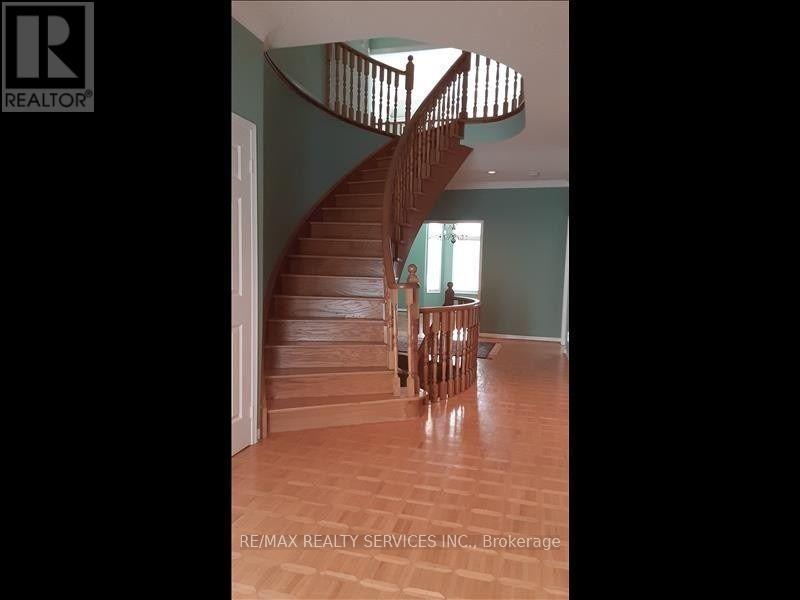Photo 2 of 26 Hacienda Court, Brampton ON