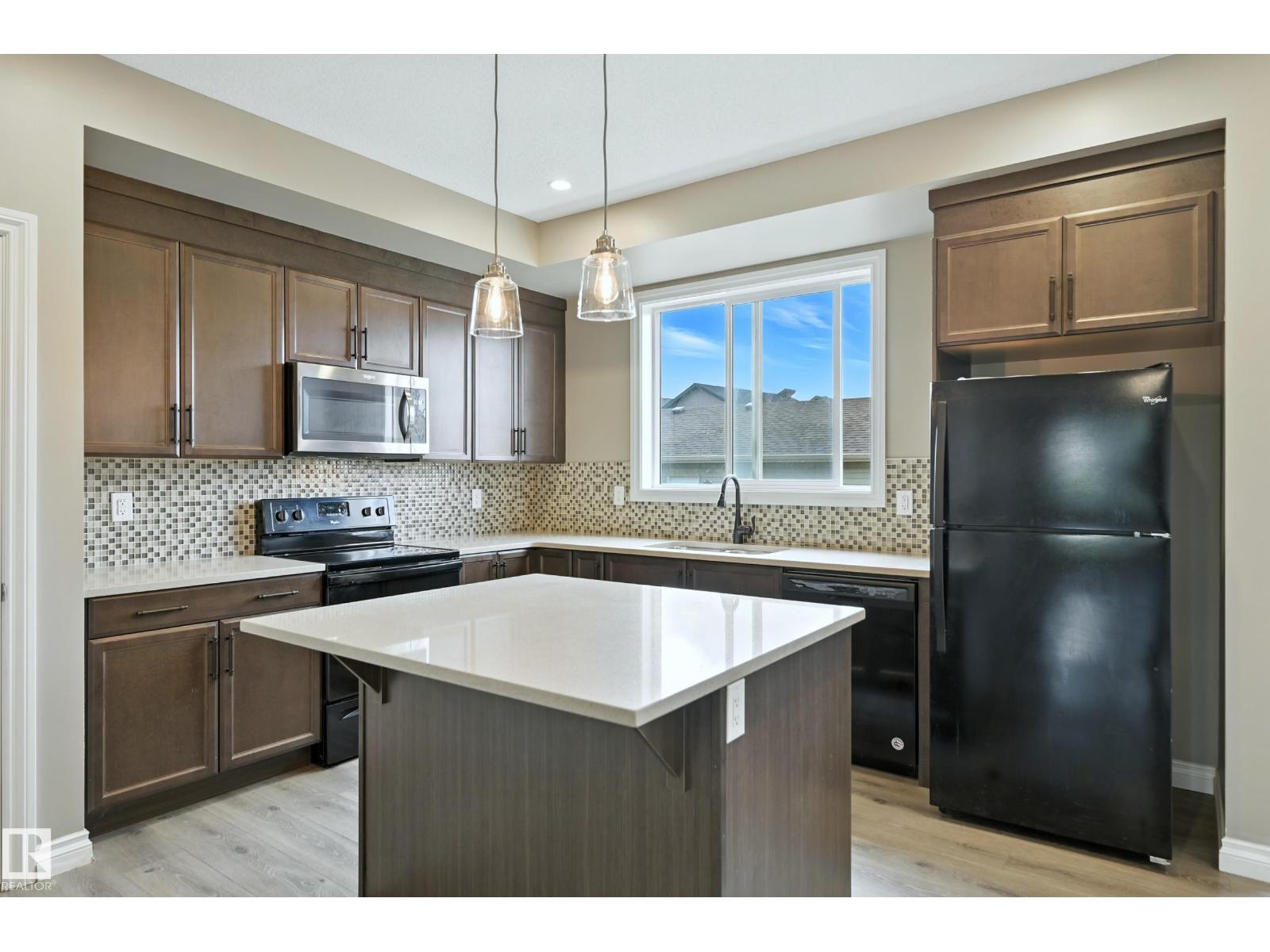 Photo 2 of 8163 Chapelle Wy Sw, Edmonton AB
