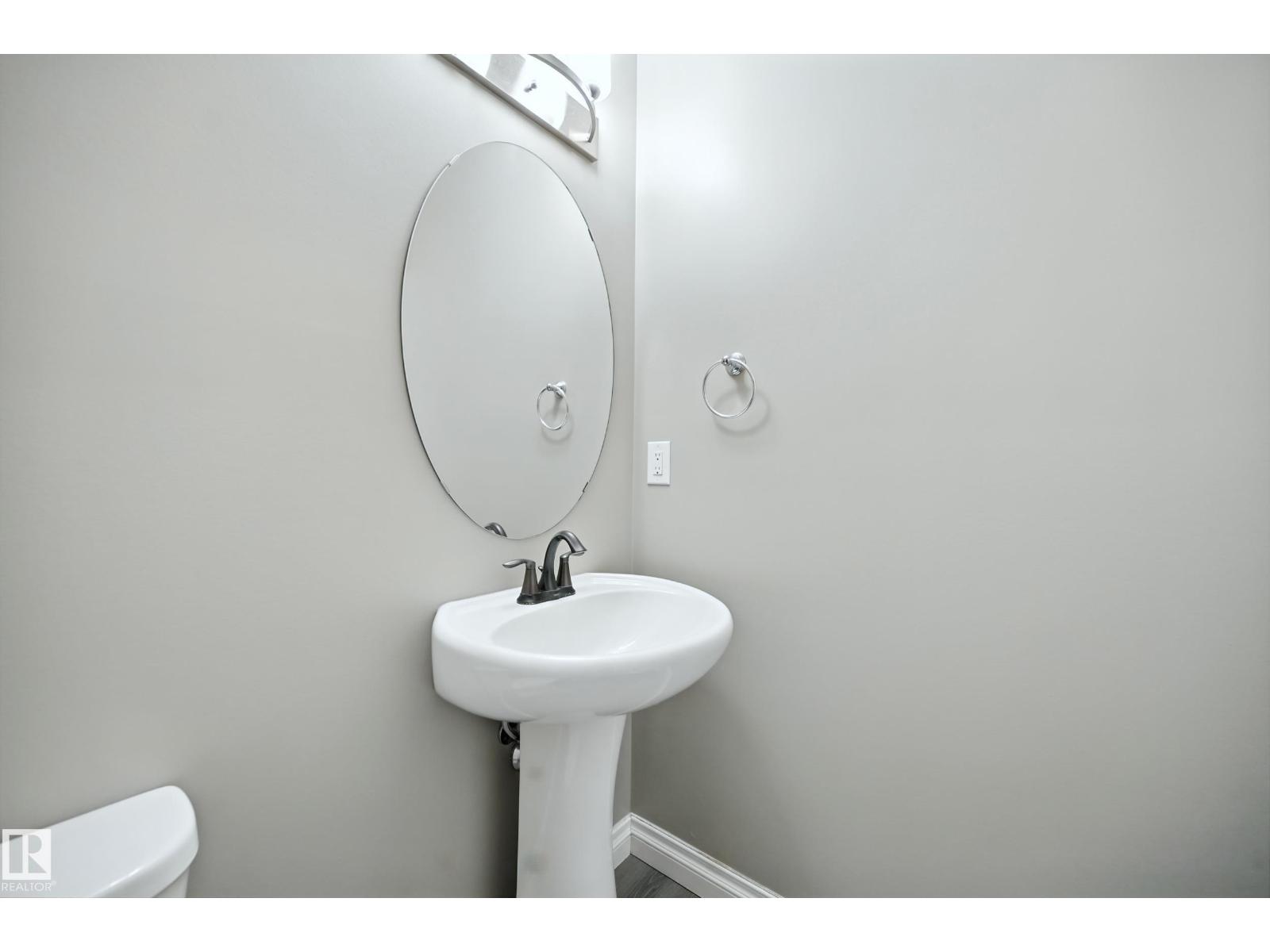 Photo 10 of 8163 Chapelle Wy Sw, Edmonton AB