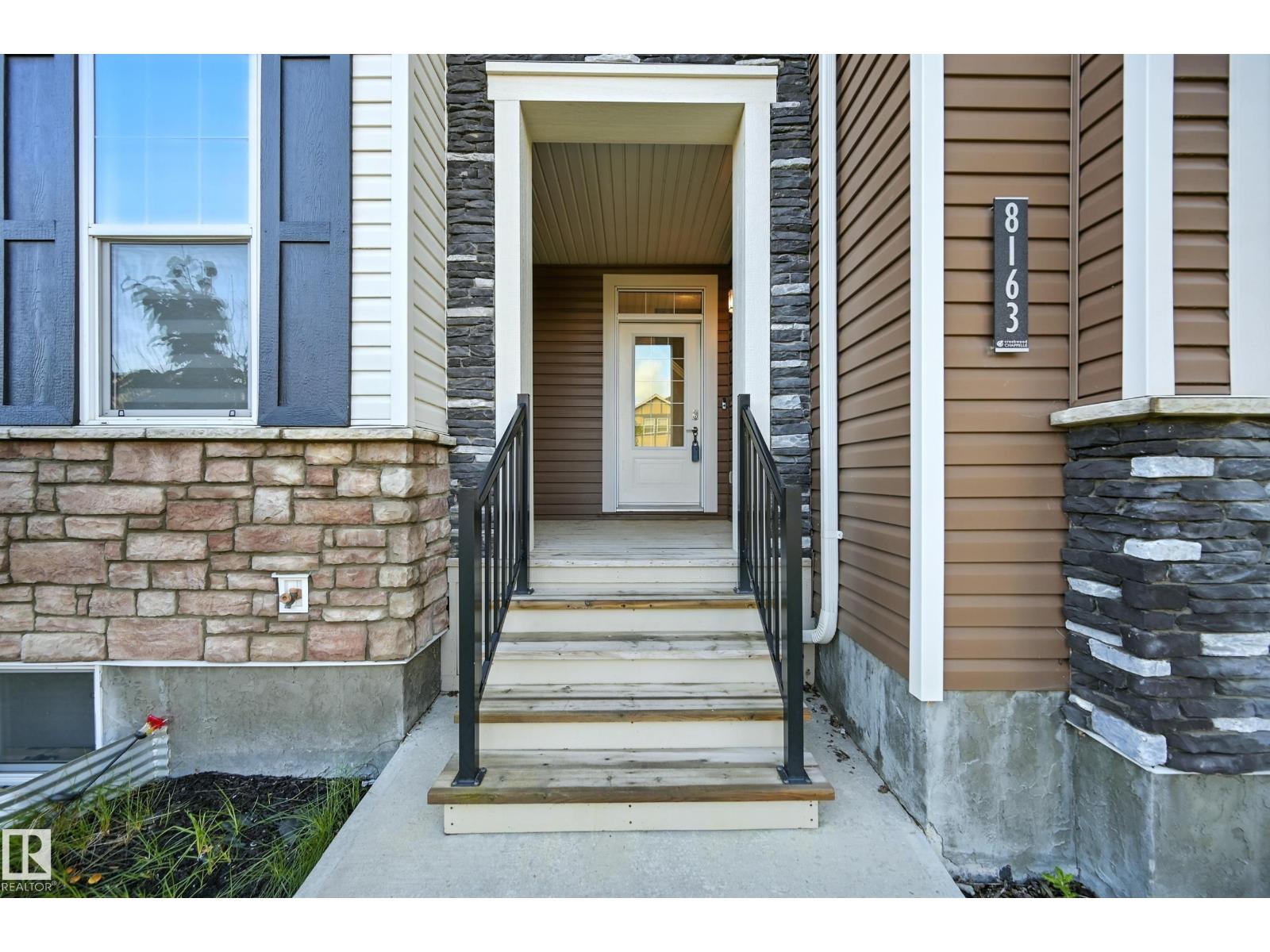 Photo 4 of 8163 Chapelle Wy Sw, Edmonton AB