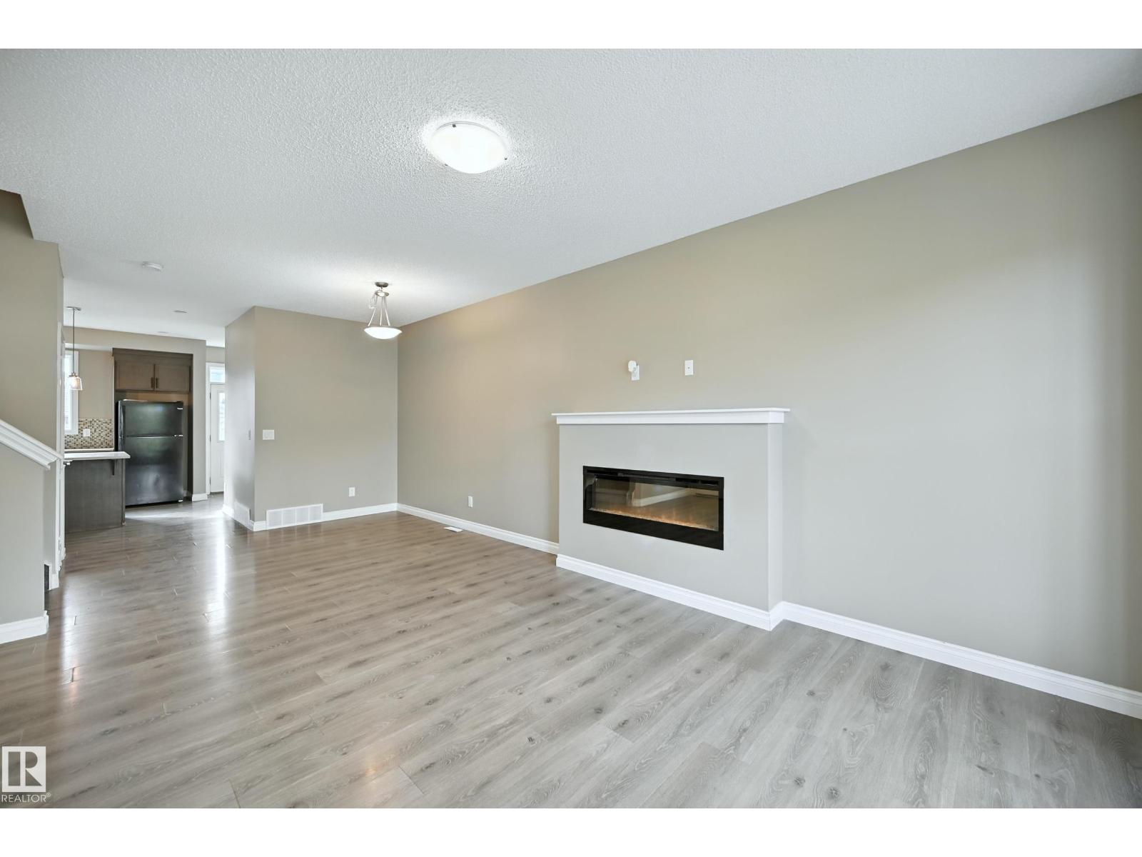 Photo 5 of 8163 Chapelle Wy Sw, Edmonton AB