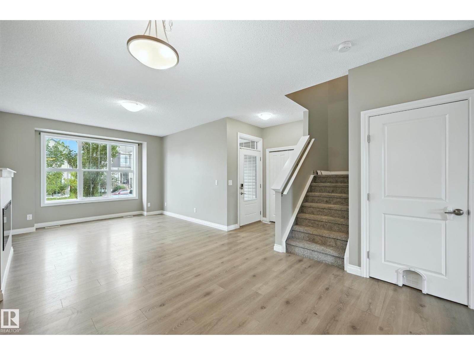 Photo 16 of 8163 Chapelle Wy Sw, Edmonton AB