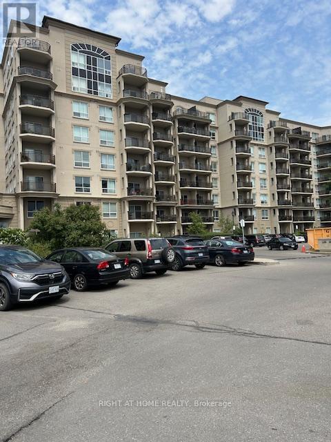 Listing photo of 403 - 2 MAISON PARC COURT