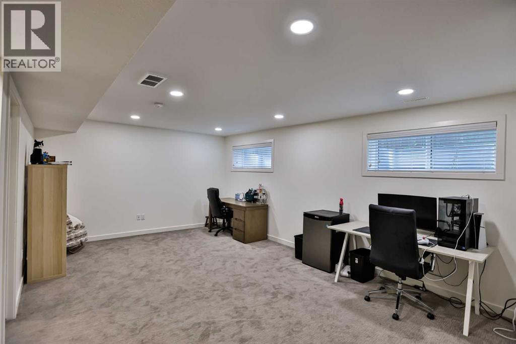 Single Family House for Sale in  Mt Sundance Landing W Sunridge Lethbridge 