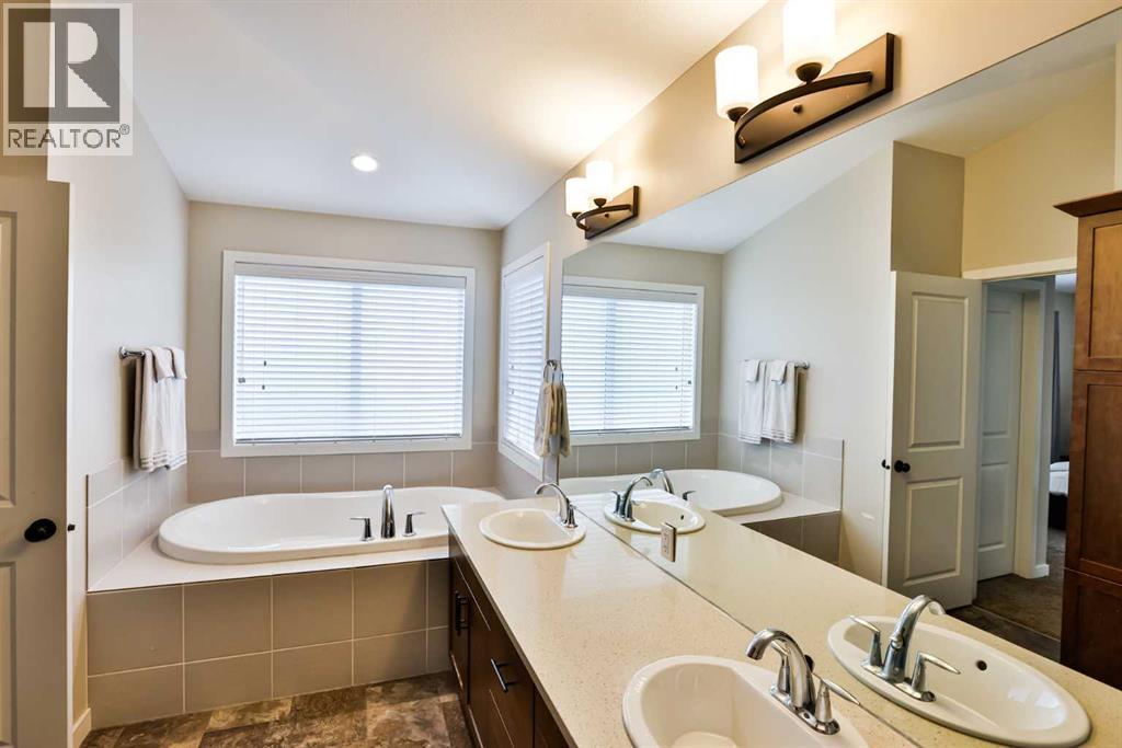 Single Family House for Sale in  Mt Sundance Landing W Sunridge Lethbridge 