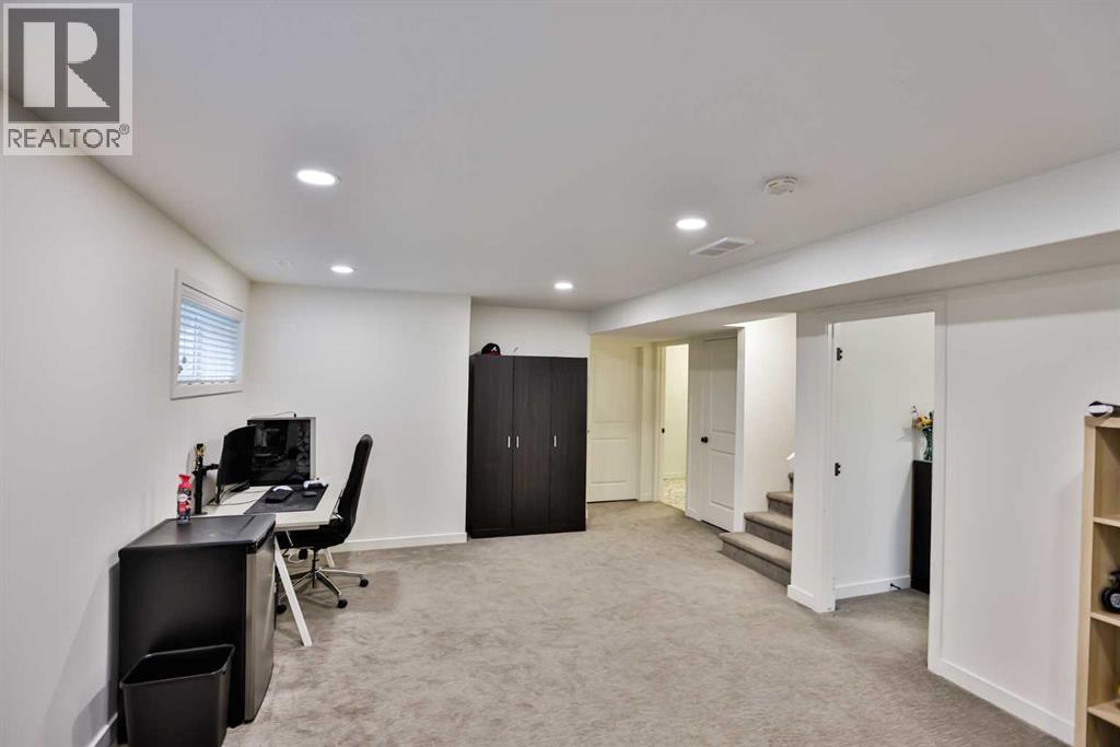 Single Family House for Sale in  Mt Sundance Landing W Sunridge Lethbridge 
