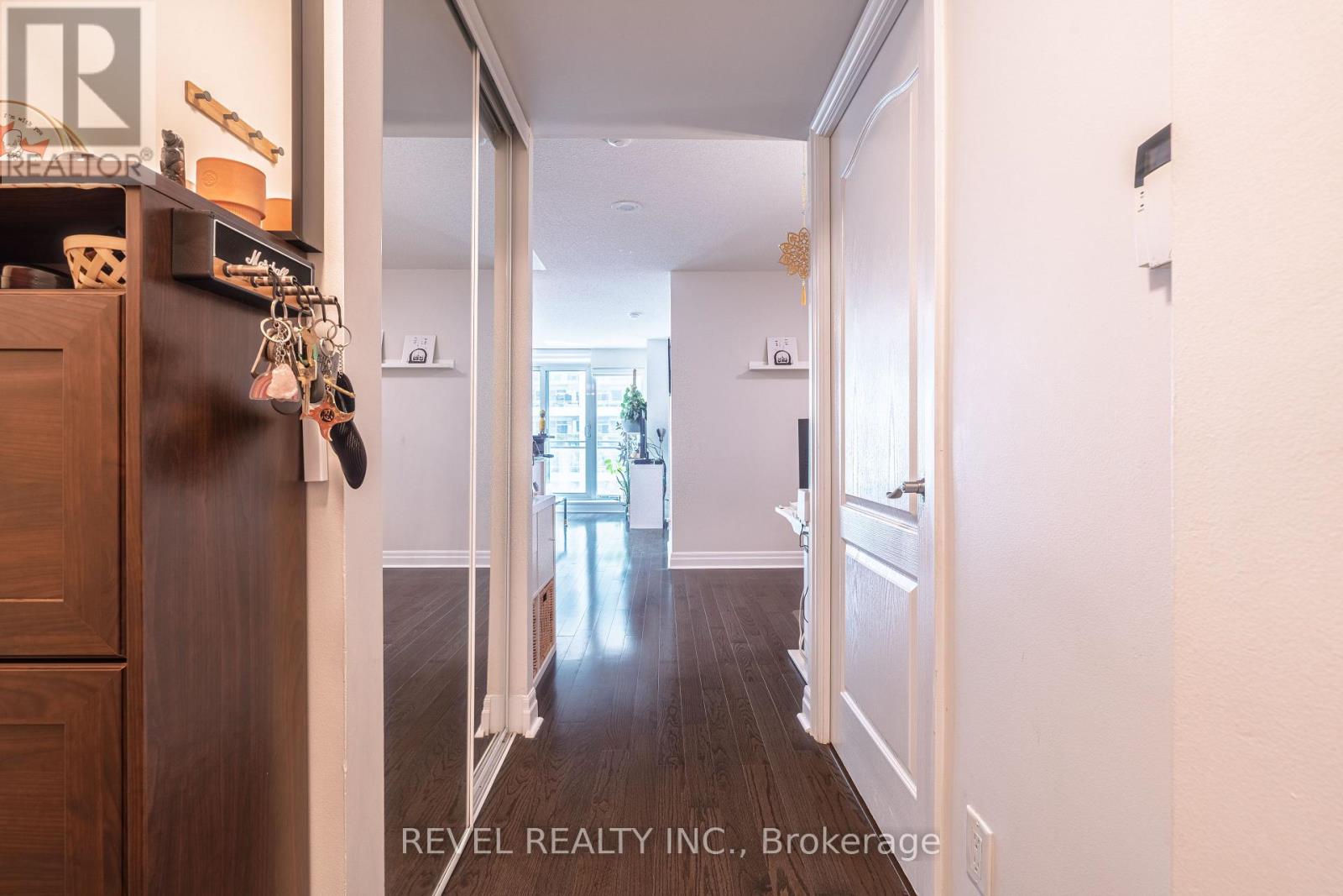 Photo 5 of 801 2121 Lake Shore Blvd W Boulevard W, Toronto ON