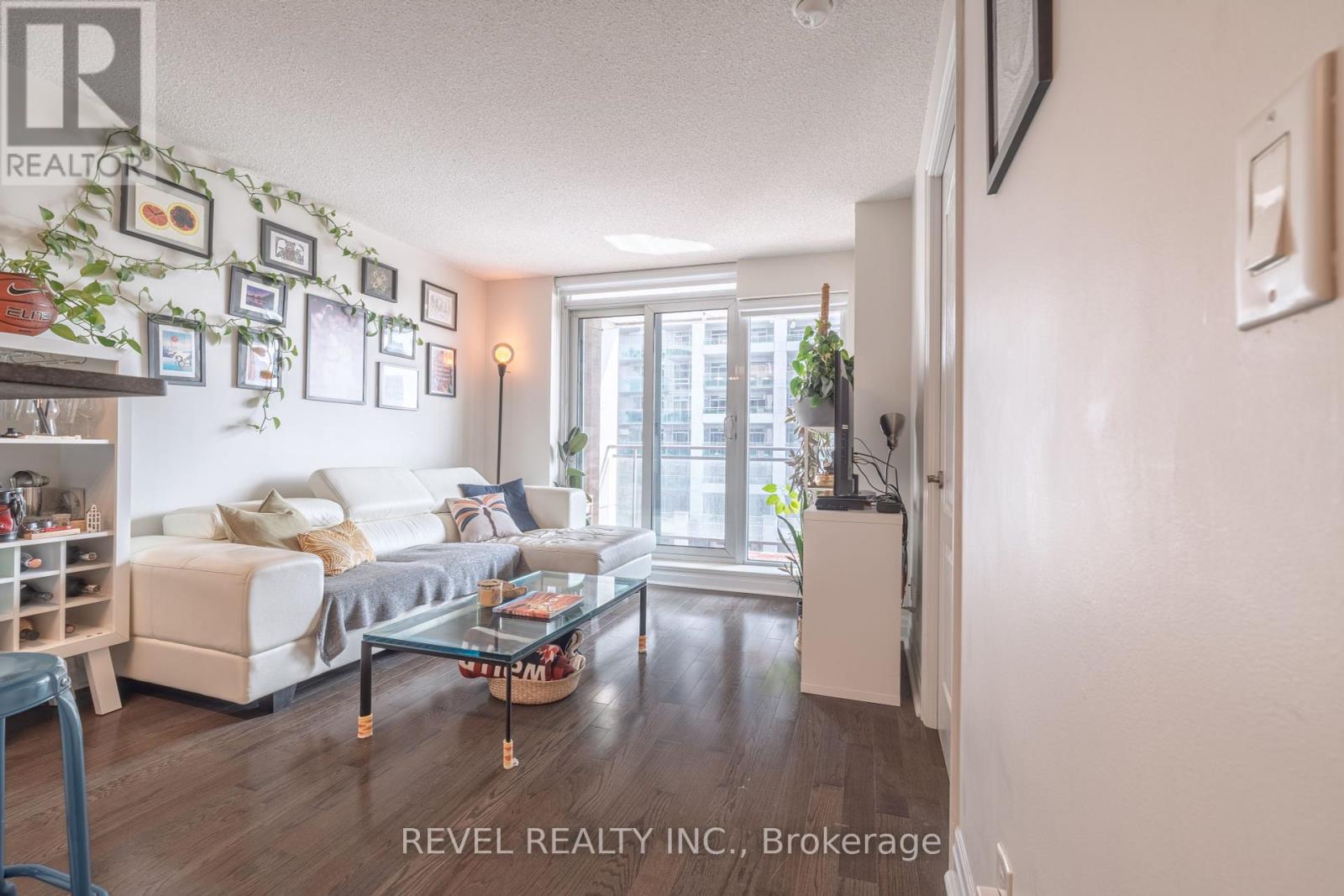 Photo 2 of 801 2121 Lake Shore Blvd W Boulevard W, Toronto ON