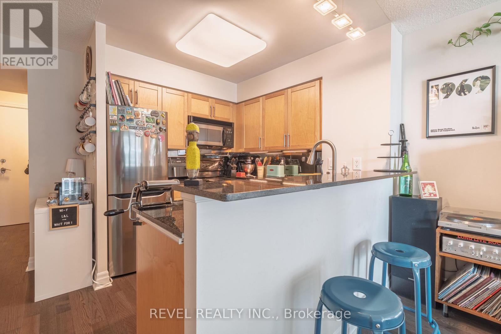 Photo 10 of 801 2121 Lake Shore Blvd W Boulevard W, Toronto ON