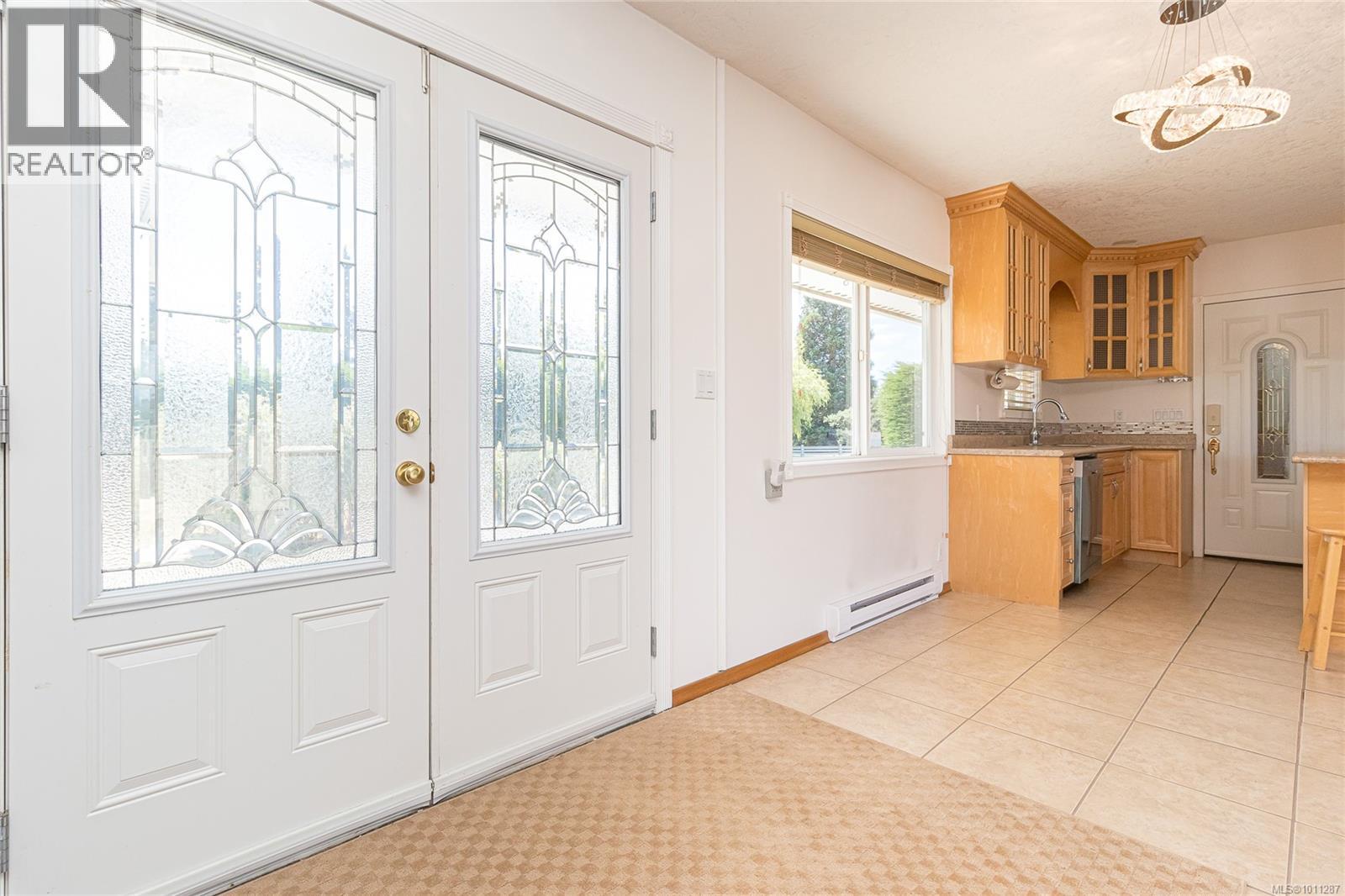 Photo 35 of 2560 Dorset Rd, Oak Bay BC