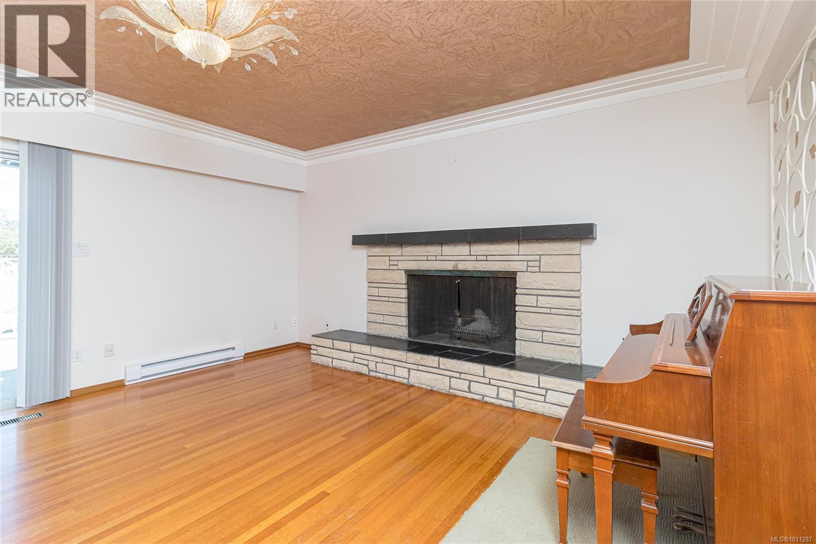 Photo 3 of 2560 Dorset Rd, Oak Bay BC