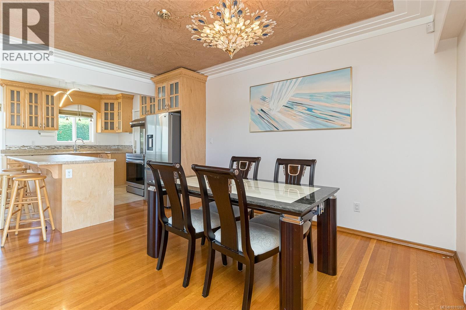 Photo 4 of 2560 Dorset Rd, Oak Bay BC