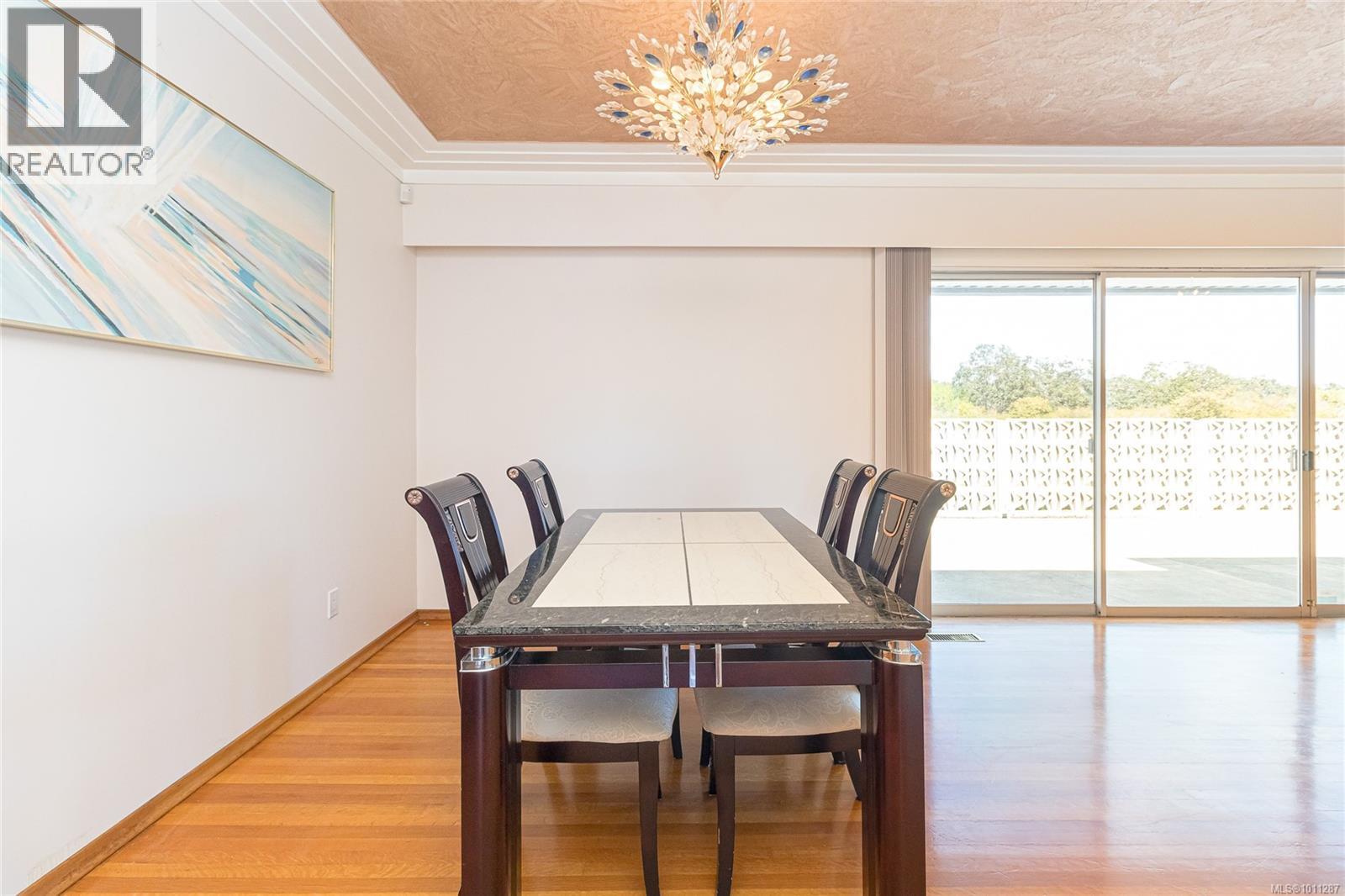 Photo 27 of 2560 Dorset Rd, Oak Bay BC