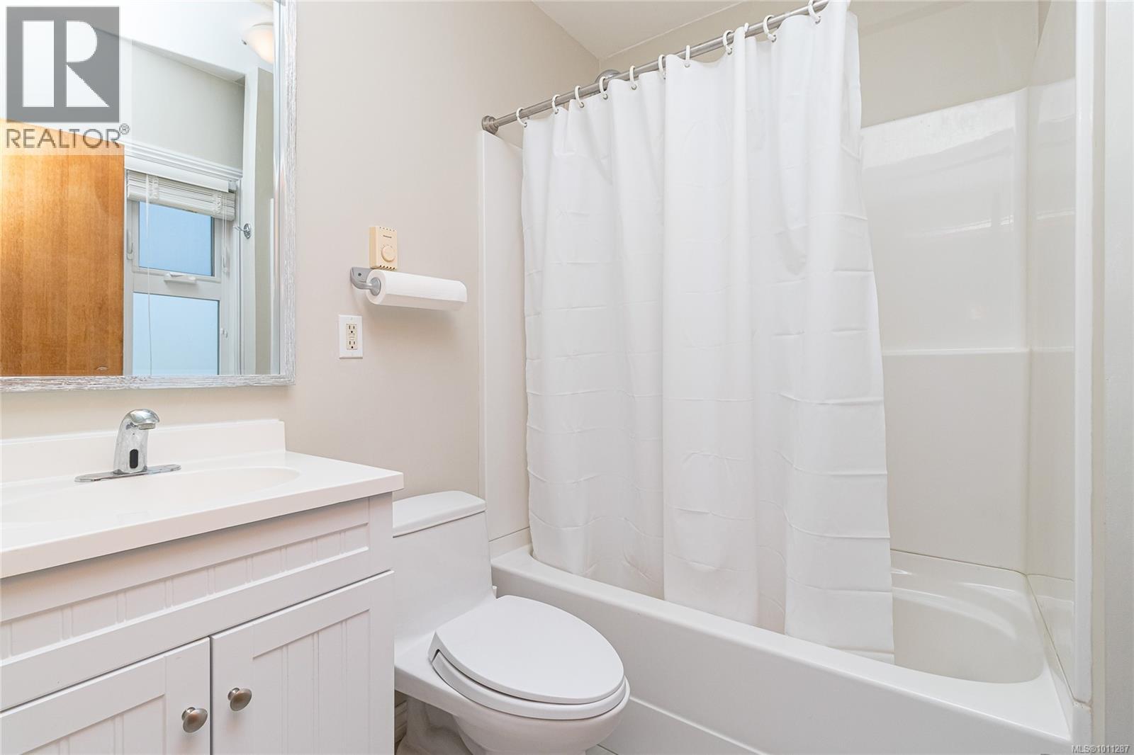 Photo 70 of 2560 Dorset Rd, Oak Bay BC
